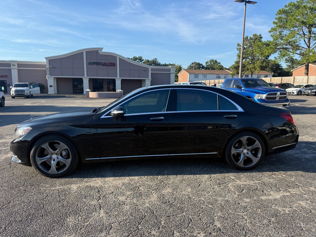 Photo 2 of this MERCEDES-BENZ S-CLASS