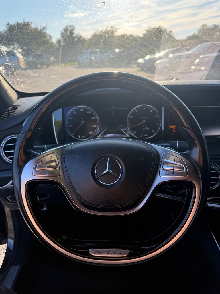 Photo 12 of this MERCEDES-BENZ S-CLASS