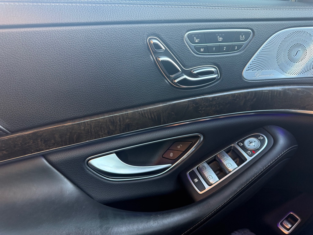 Photo 16 of this MERCEDES-BENZ S-CLASS