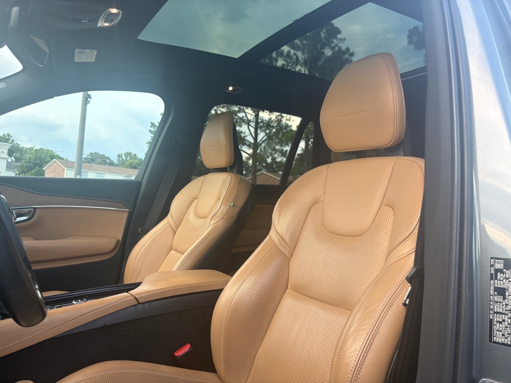 Photo 10 of this VOLVO XC90