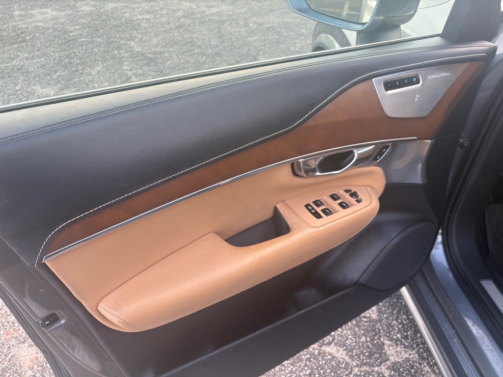 Photo 9 of this VOLVO XC90