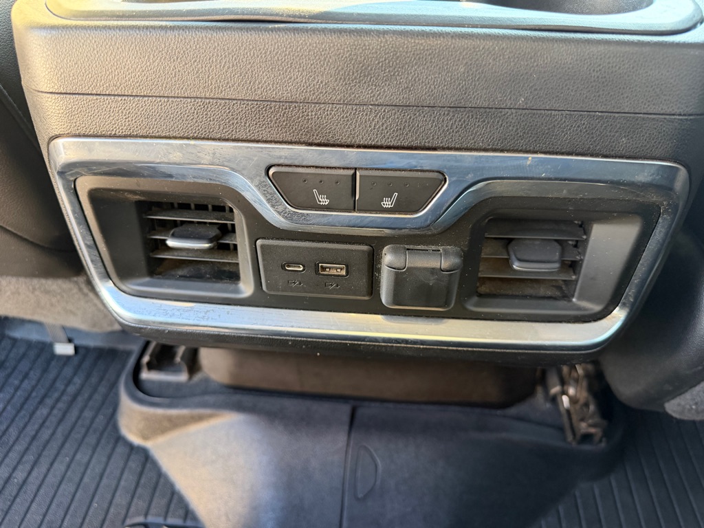 Photo 21 of this CHEVROLET SILVERADO 1500