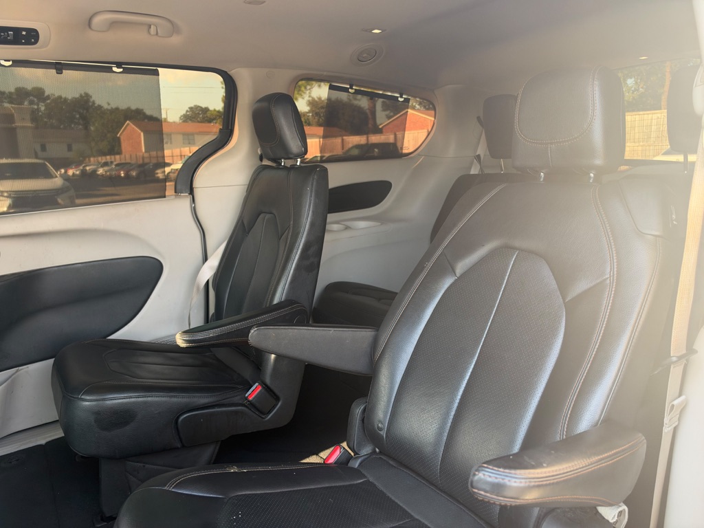 Photo 19 of this CHRYSLER PACIFICA