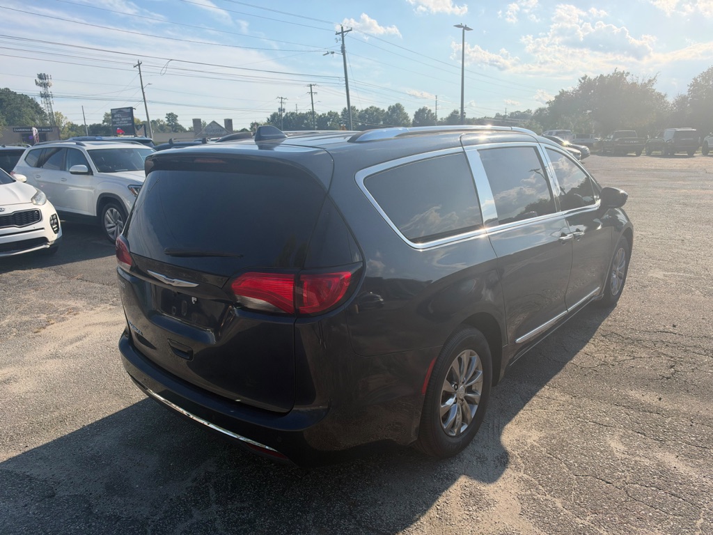 Photo 5 of this CHRYSLER PACIFICA