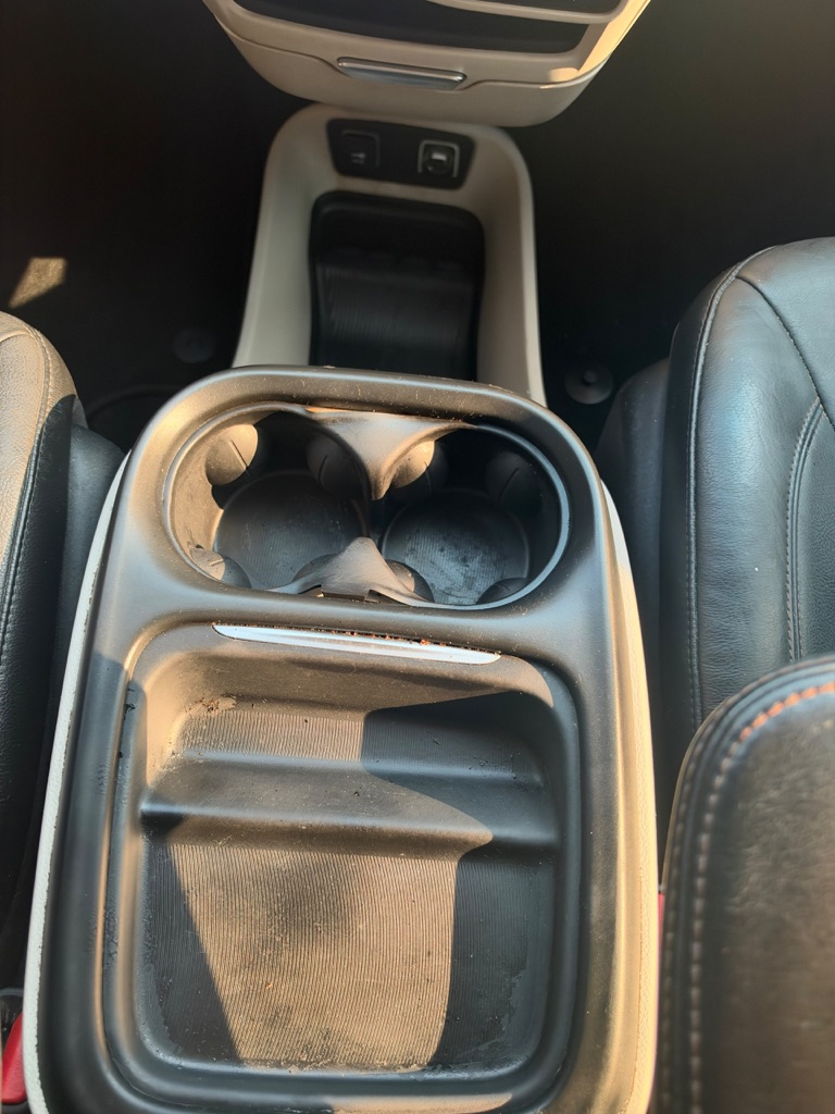 Photo 16 of this CHRYSLER PACIFICA
