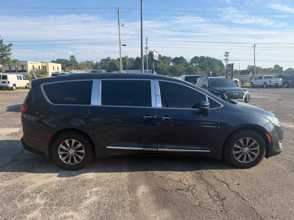 Photo 4 of this CHRYSLER PACIFICA
