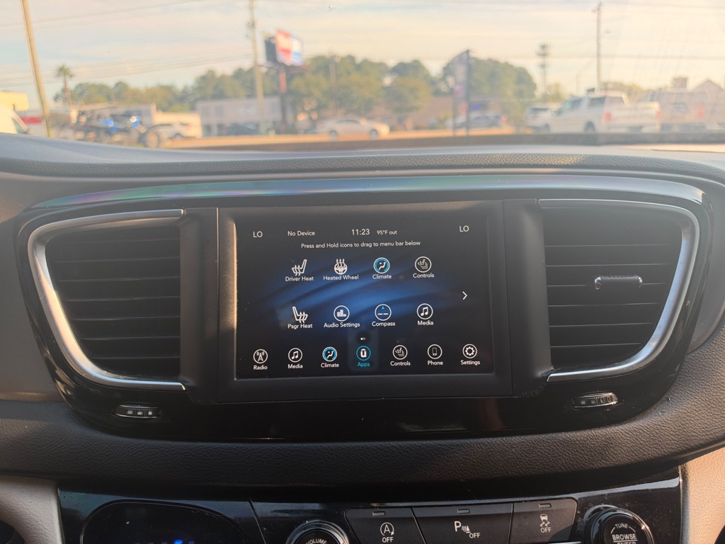 Photo 13 of this CHRYSLER PACIFICA