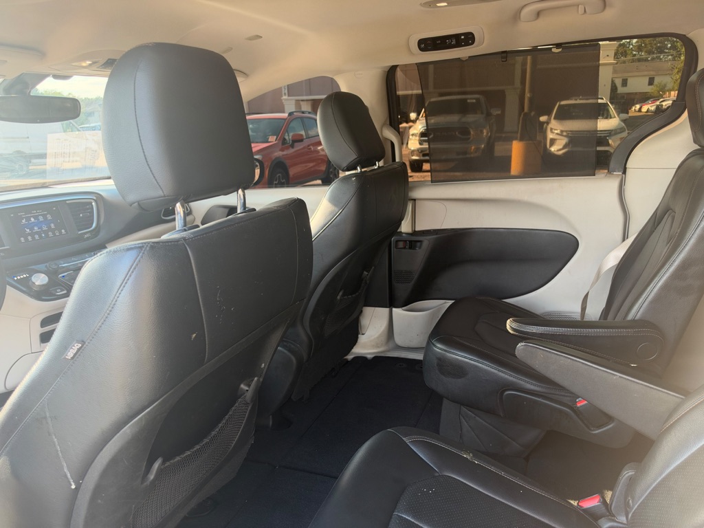 Photo 17 of this CHRYSLER PACIFICA