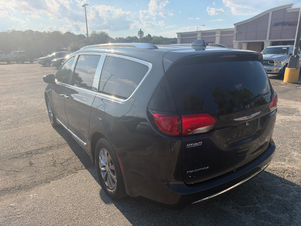 Photo 7 of this CHRYSLER PACIFICA