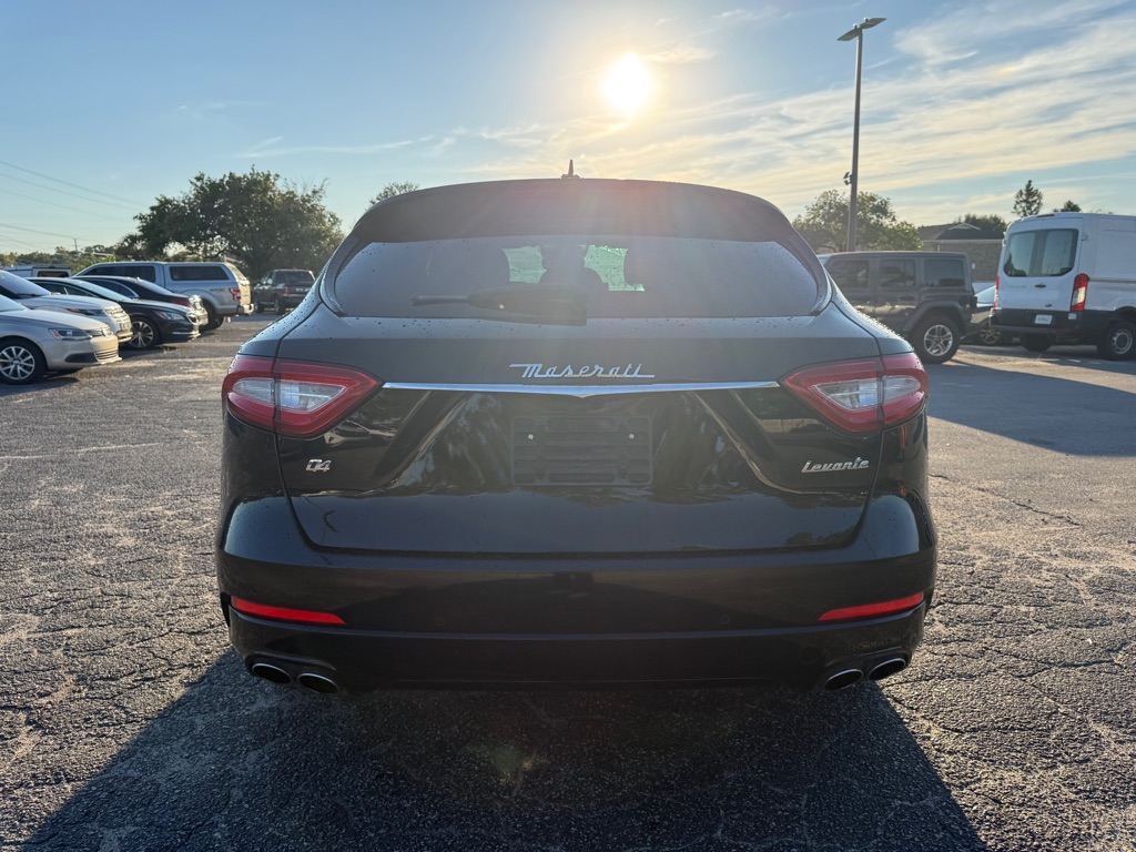 Photo 4 of this MASERATI LEVANTE