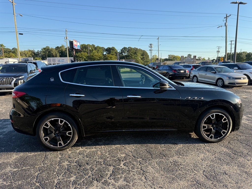 Photo 6 of this MASERATI LEVANTE