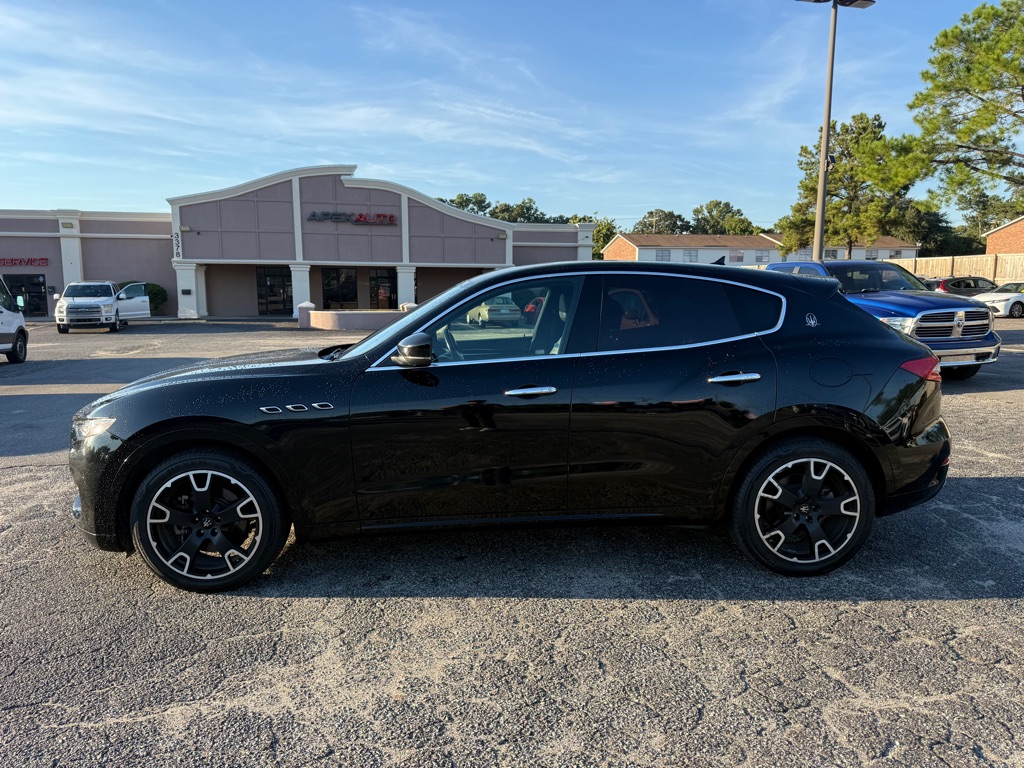 Photo 2 of this MASERATI LEVANTE