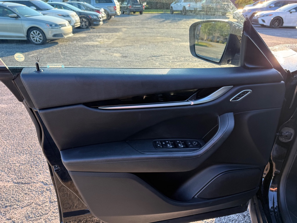 Photo 9 of this MASERATI LEVANTE