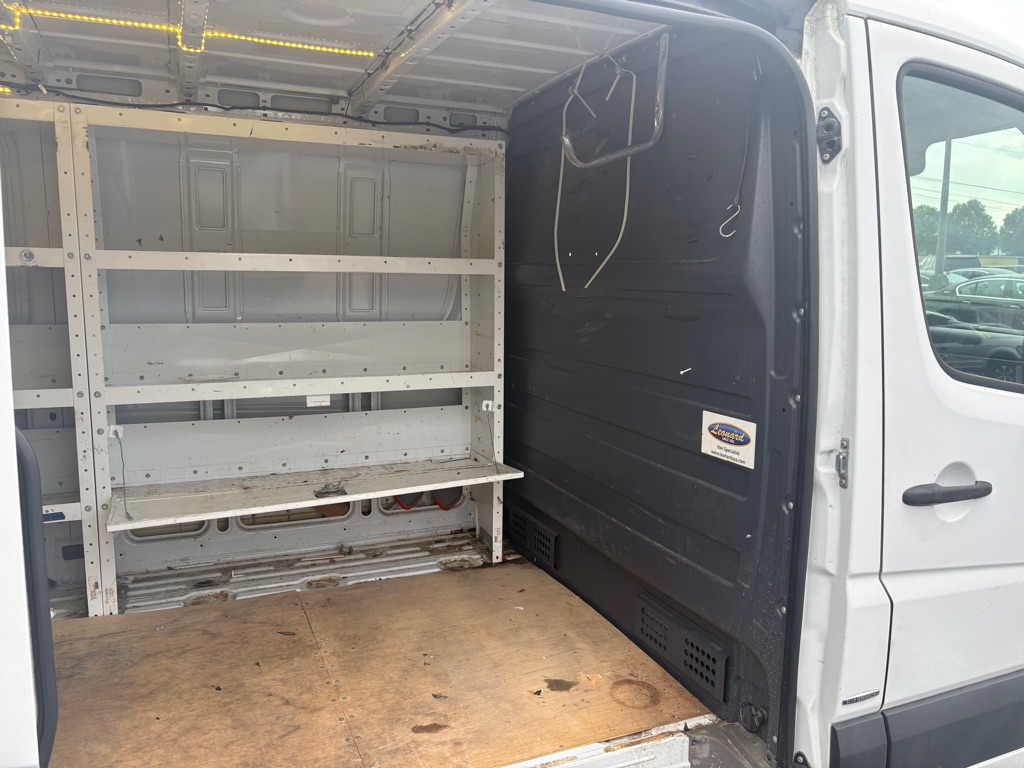Photo 18 of this MERCEDES-BENZ SPRINTER