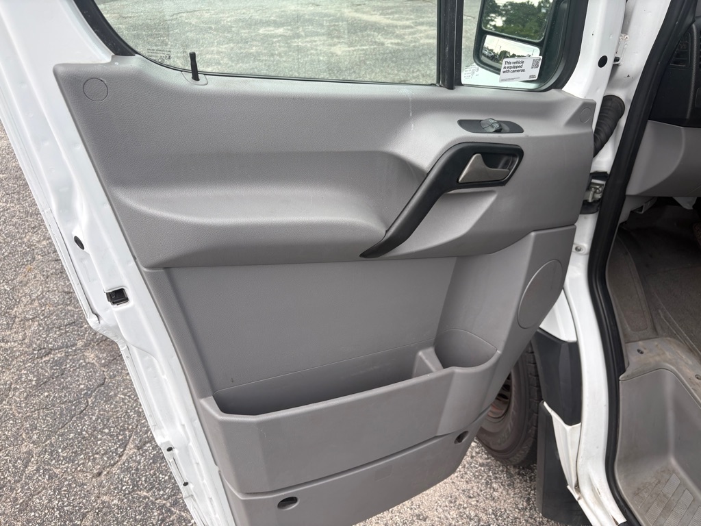 Photo 9 of this MERCEDES-BENZ SPRINTER