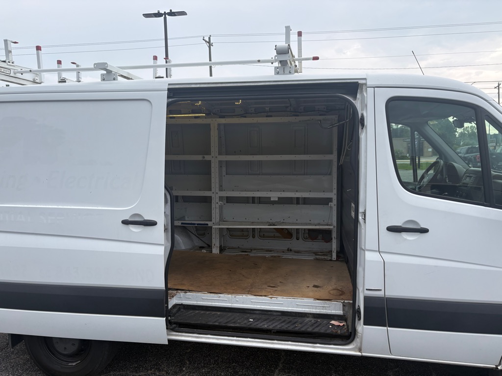 Photo 17 of this MERCEDES-BENZ SPRINTER
