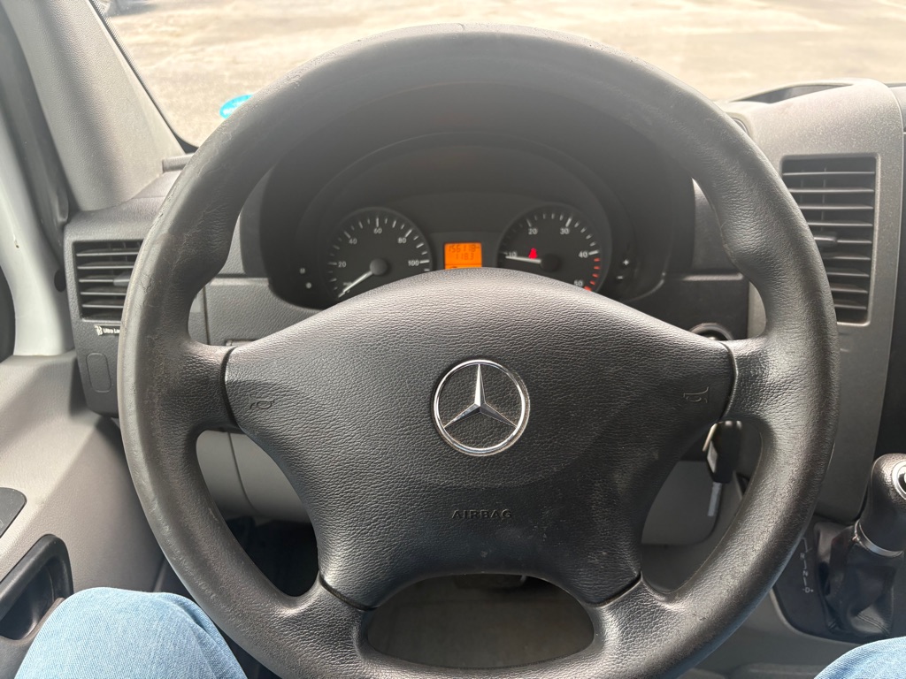 Photo 12 of this MERCEDES-BENZ SPRINTER