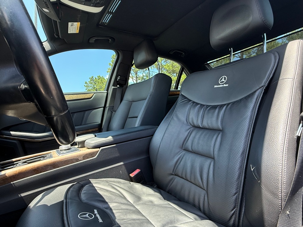 Photo 15 of this MERCEDES-BENZ E-CLASS