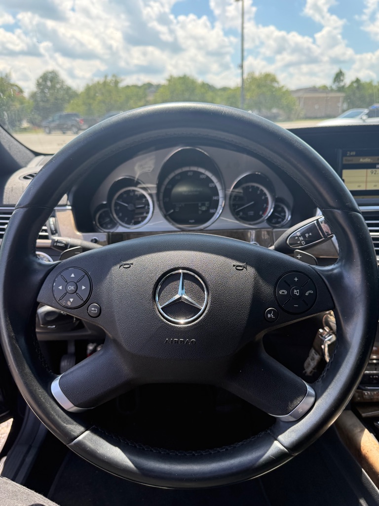 Photo 10 of this MERCEDES-BENZ E-CLASS