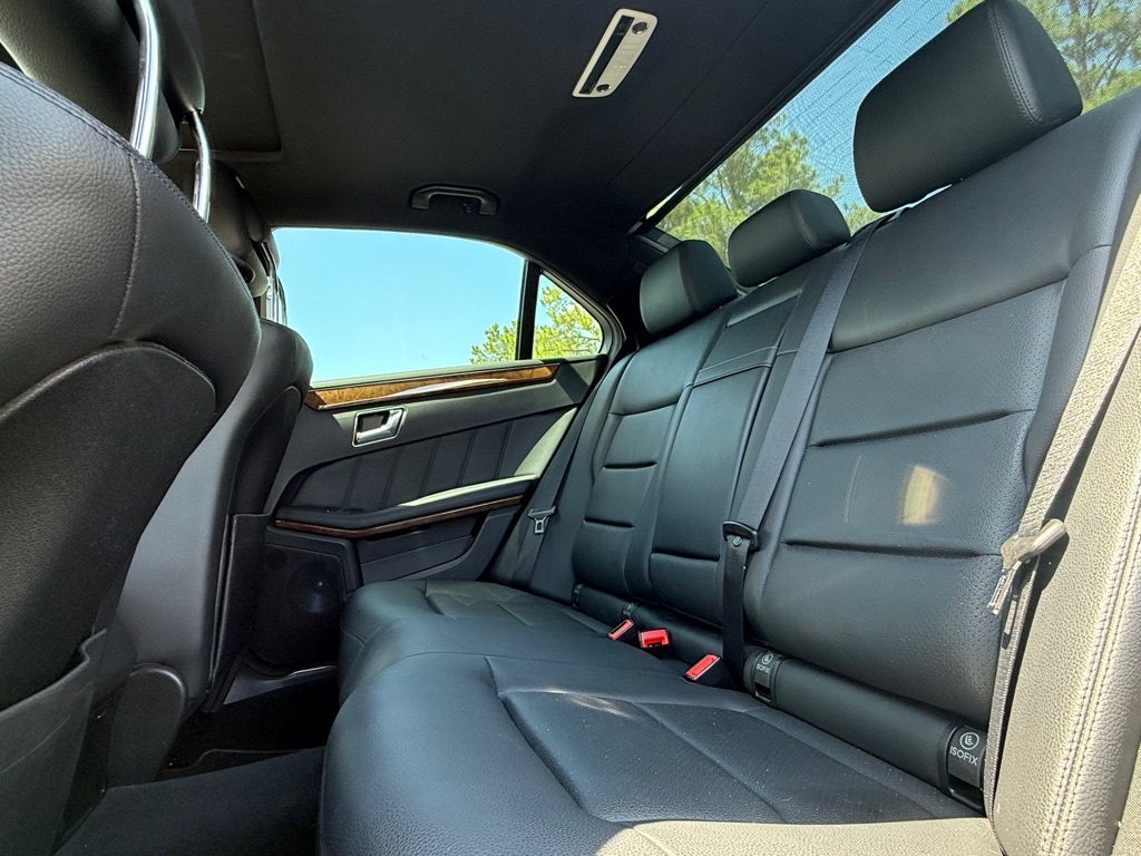 Photo 17 of this MERCEDES-BENZ E-CLASS