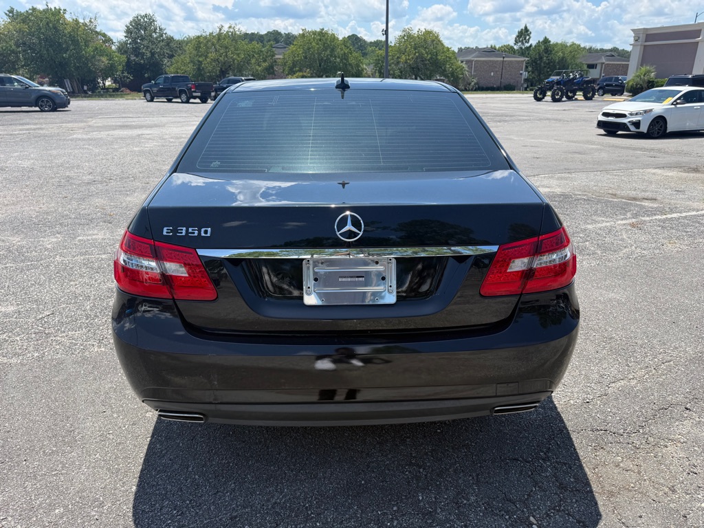 Photo 5 of this MERCEDES-BENZ E-CLASS
