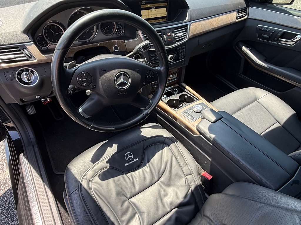Photo 14 of this MERCEDES-BENZ E-CLASS