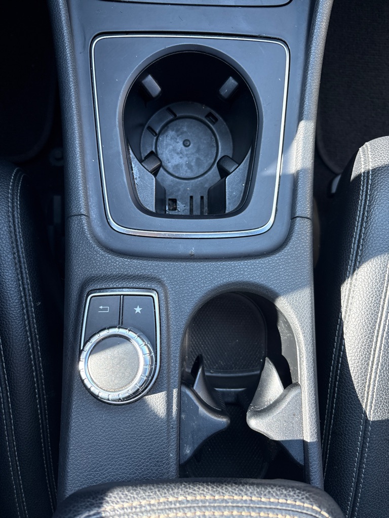 Photo 17 of this MERCEDES-BENZ CLA