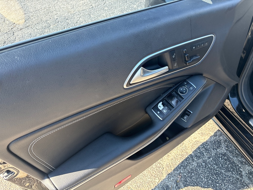 Photo 9 of this MERCEDES-BENZ CLA