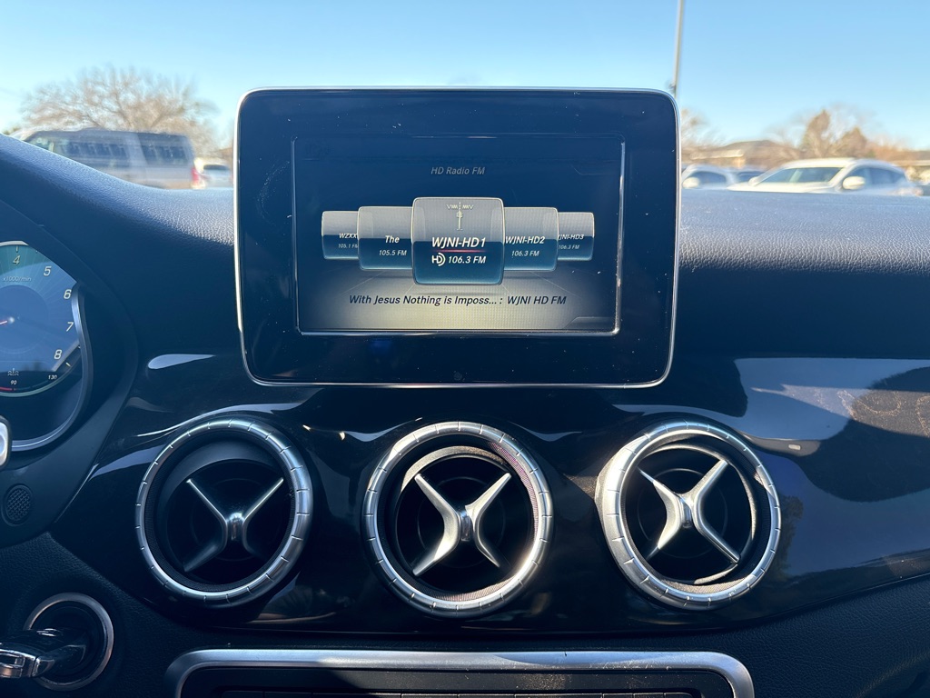 Photo 14 of this MERCEDES-BENZ CLA