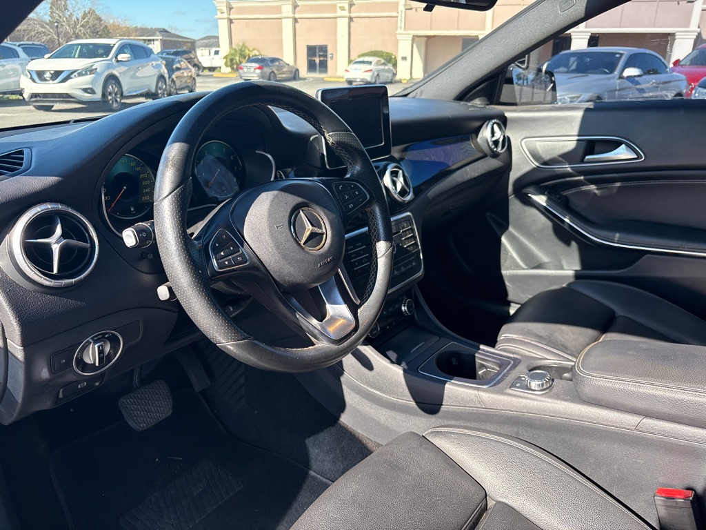 Photo 11 of this MERCEDES-BENZ CLA
