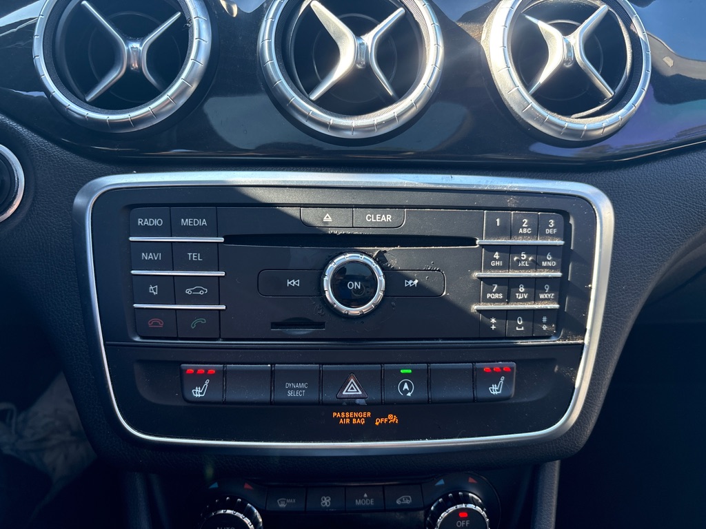 Photo 15 of this MERCEDES-BENZ CLA