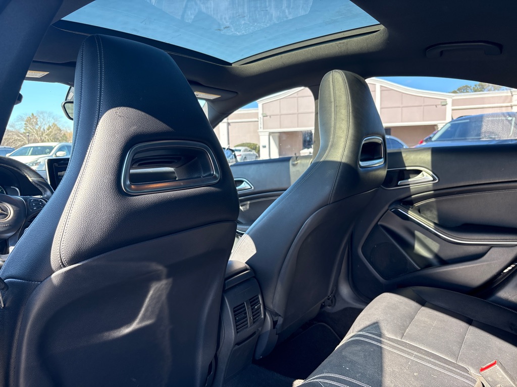 Photo 20 of this MERCEDES-BENZ CLA