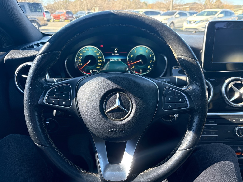 Photo 12 of this MERCEDES-BENZ CLA