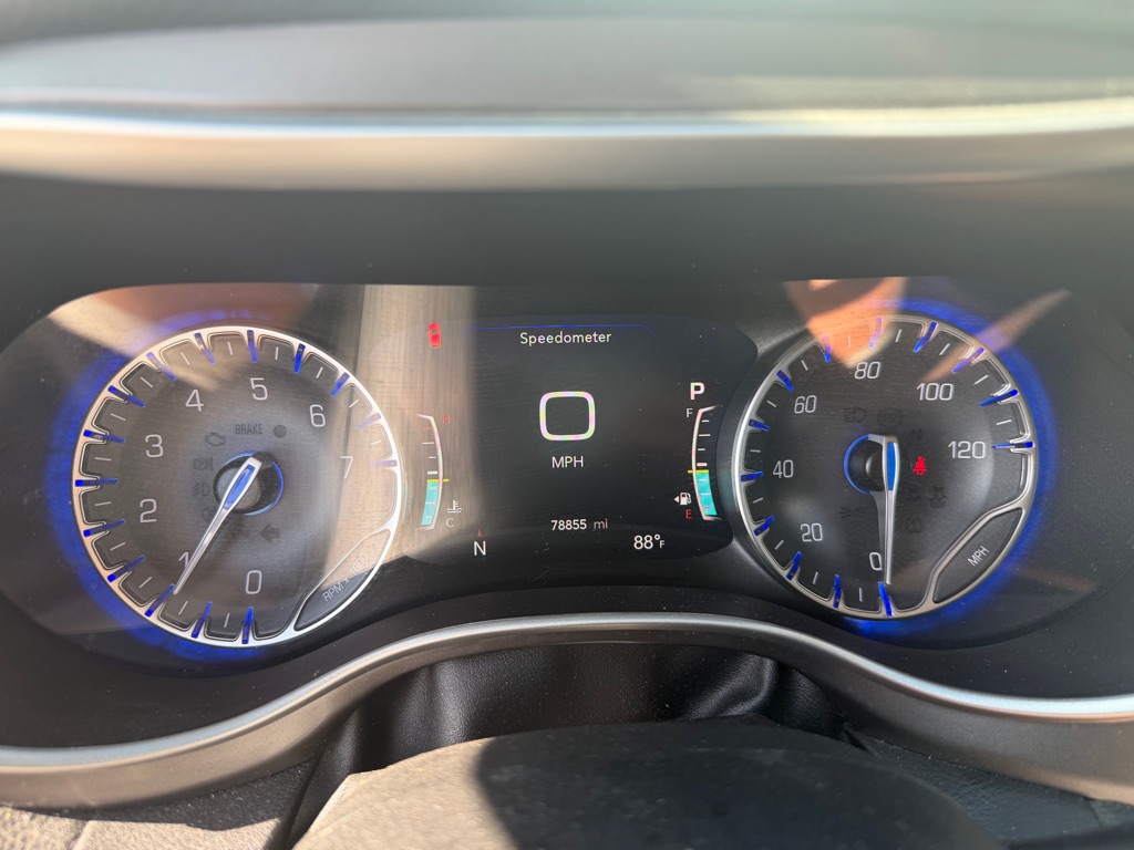Photo 13 of this CHRYSLER PACIFICA