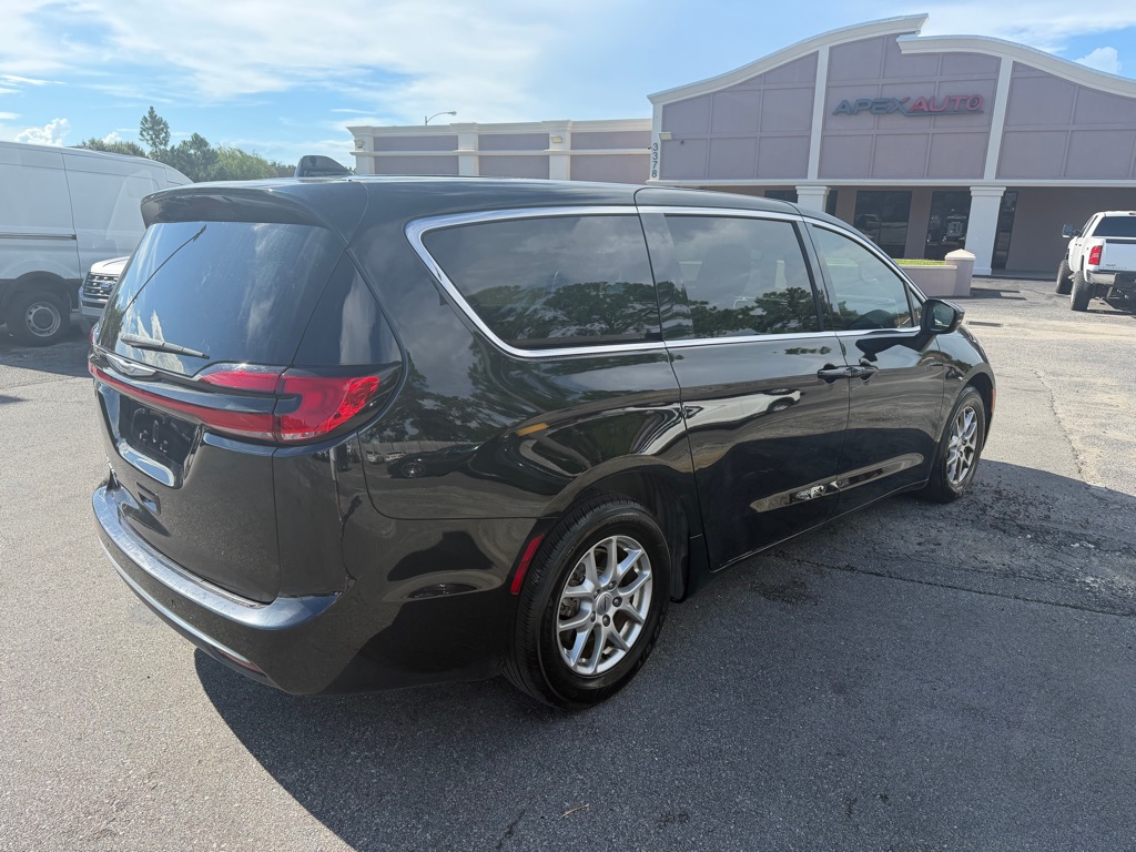 Photo 5 of this CHRYSLER PACIFICA