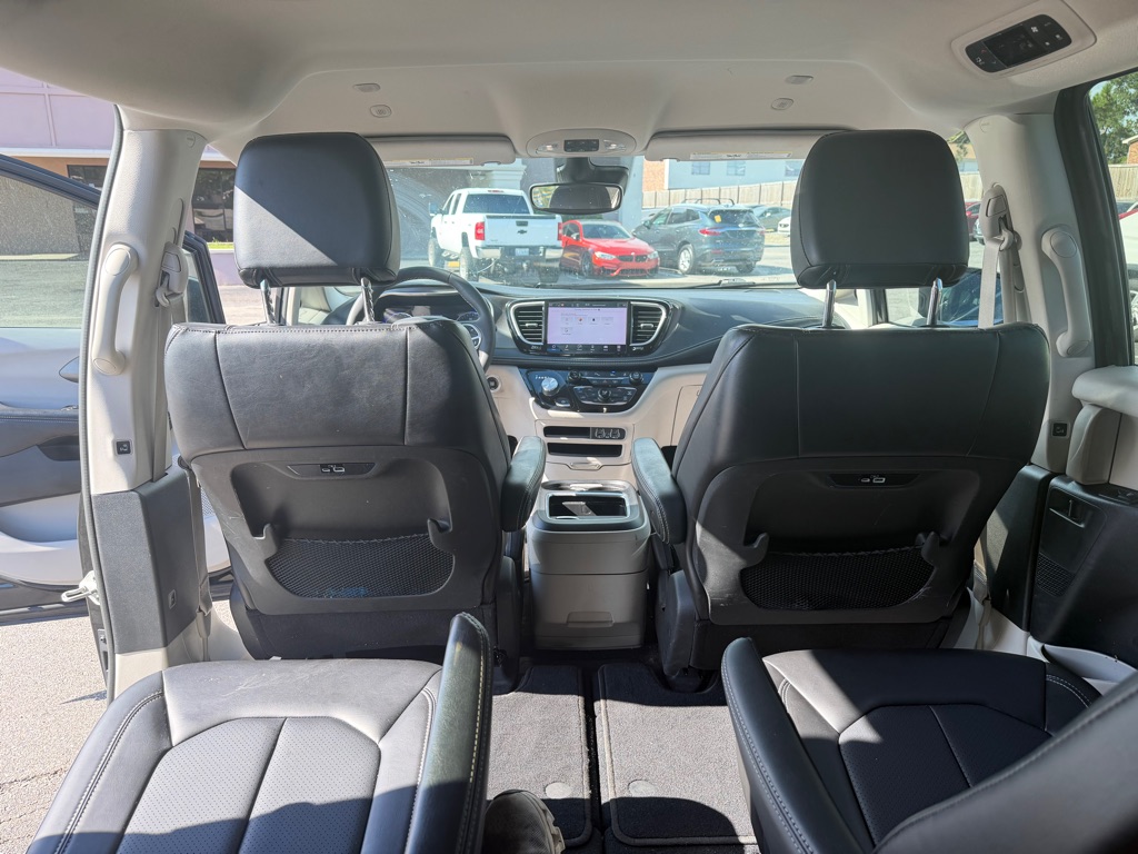 Photo 18 of this CHRYSLER PACIFICA