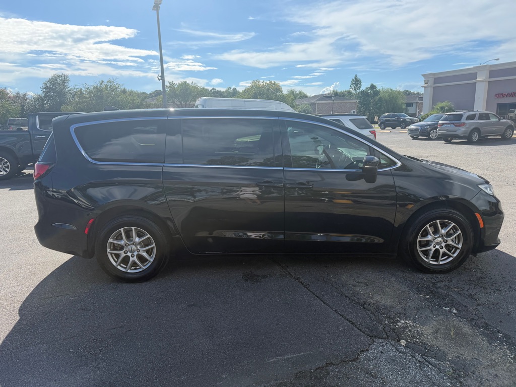 Photo 4 of this CHRYSLER PACIFICA