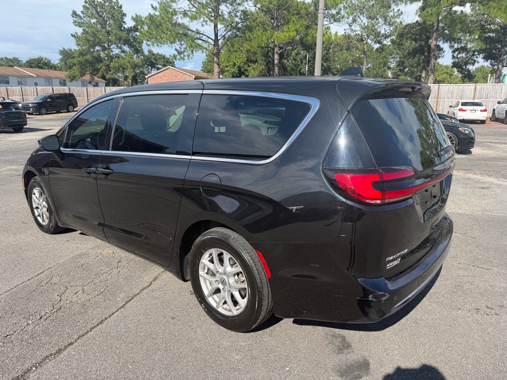 Photo 7 of this CHRYSLER PACIFICA