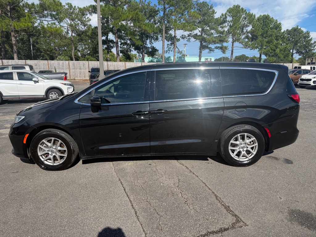 Photo 8 of this CHRYSLER PACIFICA