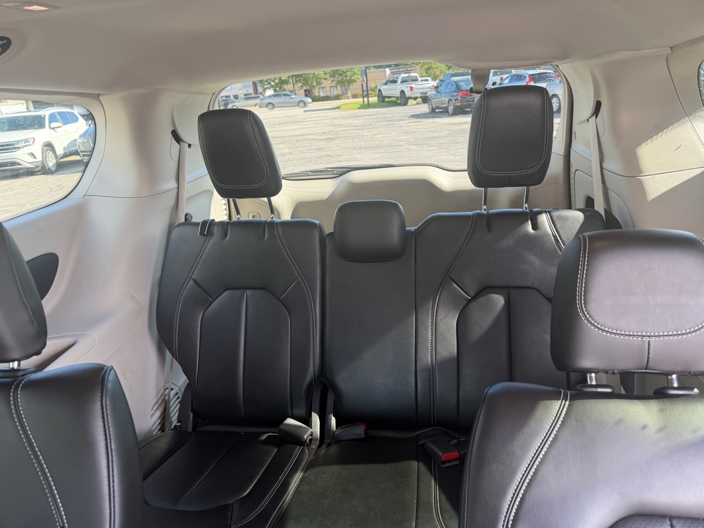 Photo 17 of this CHRYSLER PACIFICA