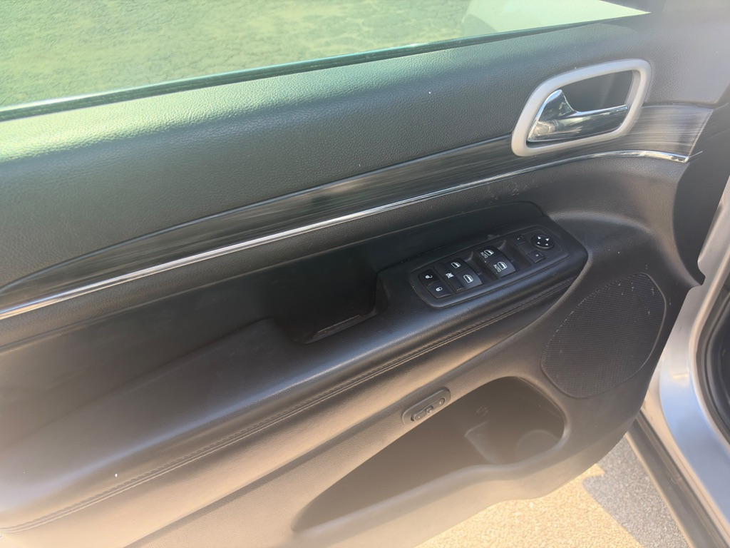 Photo 16 of this JEEP GRAND CHEROKEE