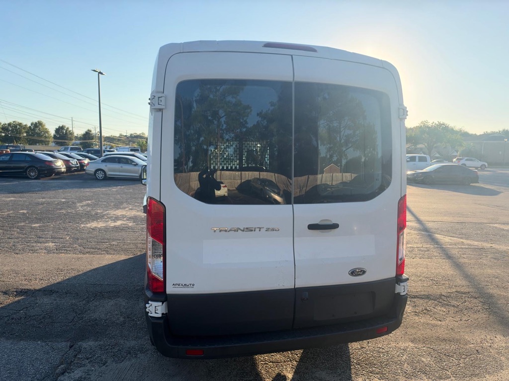 Photo 6 of this FORD TRANSIT