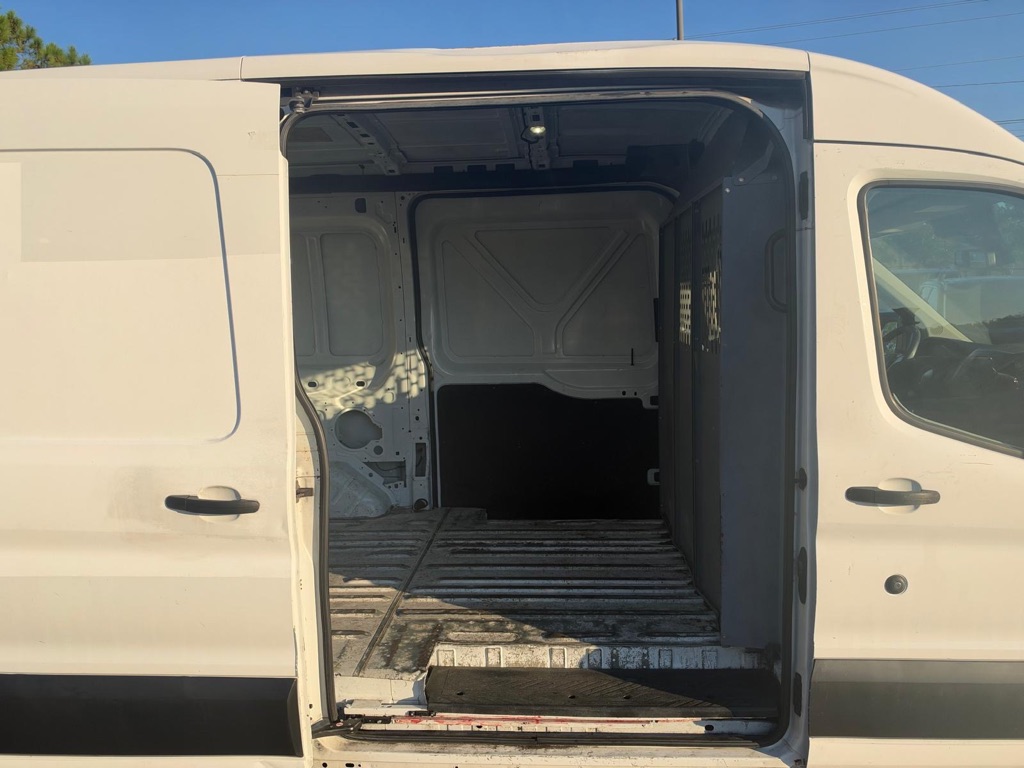 Photo 15 of this FORD TRANSIT
