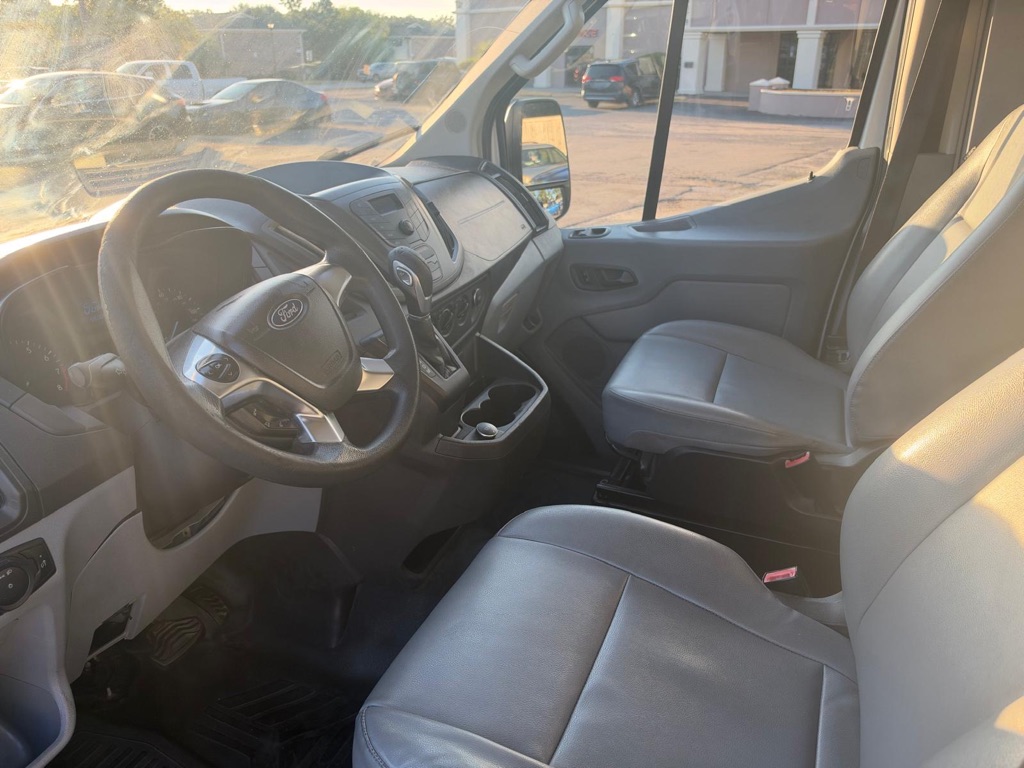 Photo 11 of this FORD TRANSIT