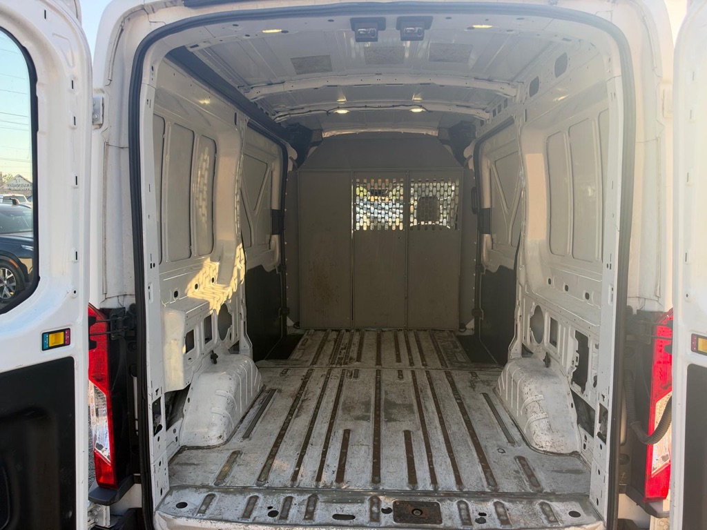 Photo 18 of this FORD TRANSIT
