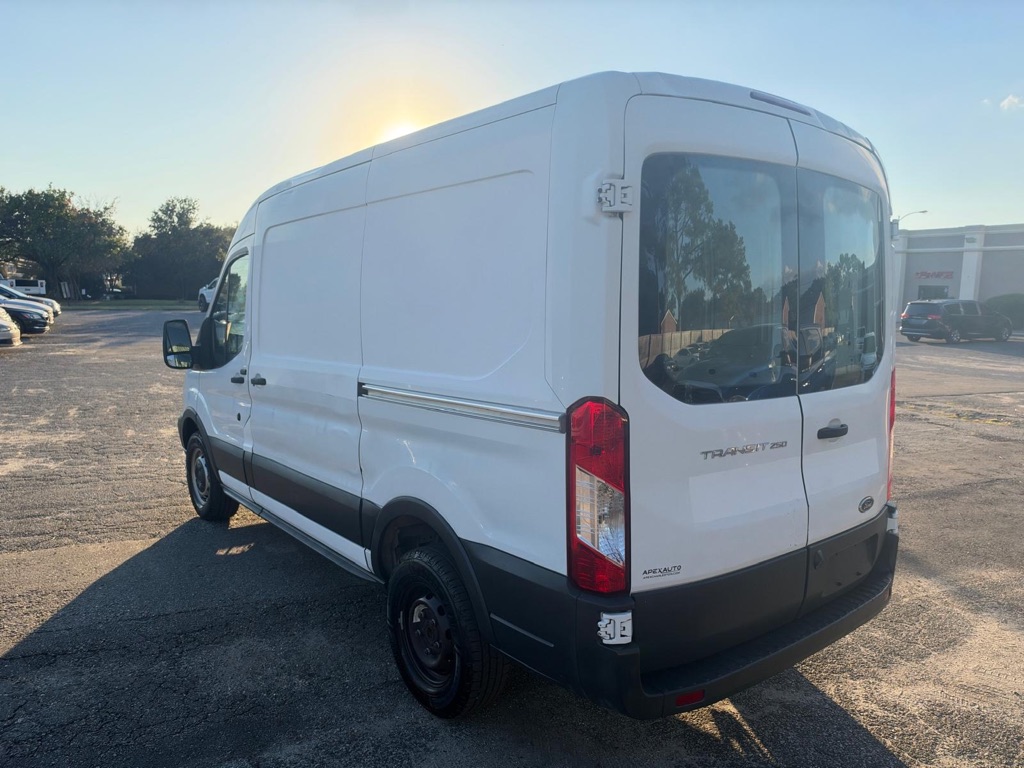 Photo 7 of this FORD TRANSIT