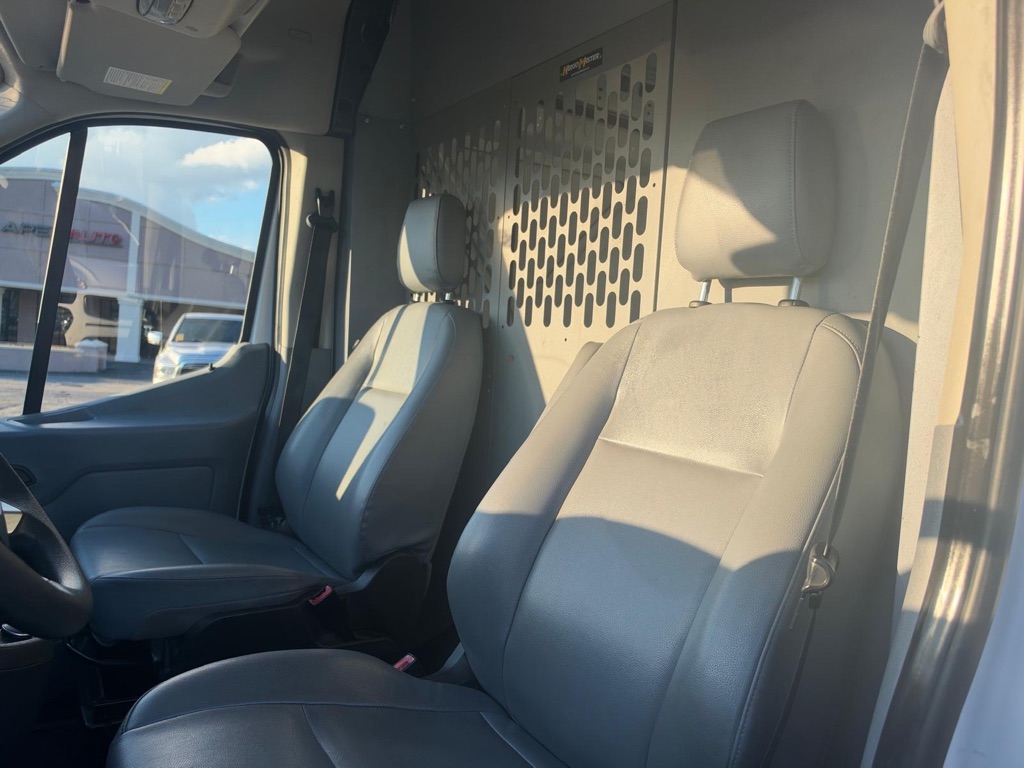 Photo 10 of this FORD TRANSIT