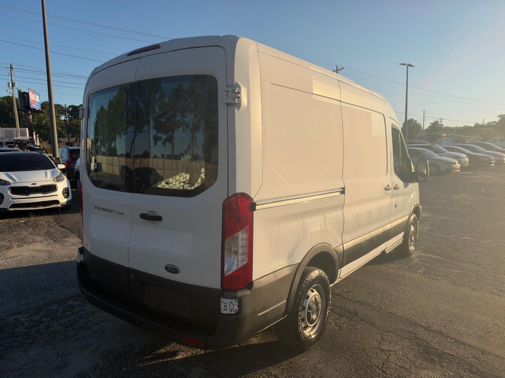 Photo 5 of this FORD TRANSIT