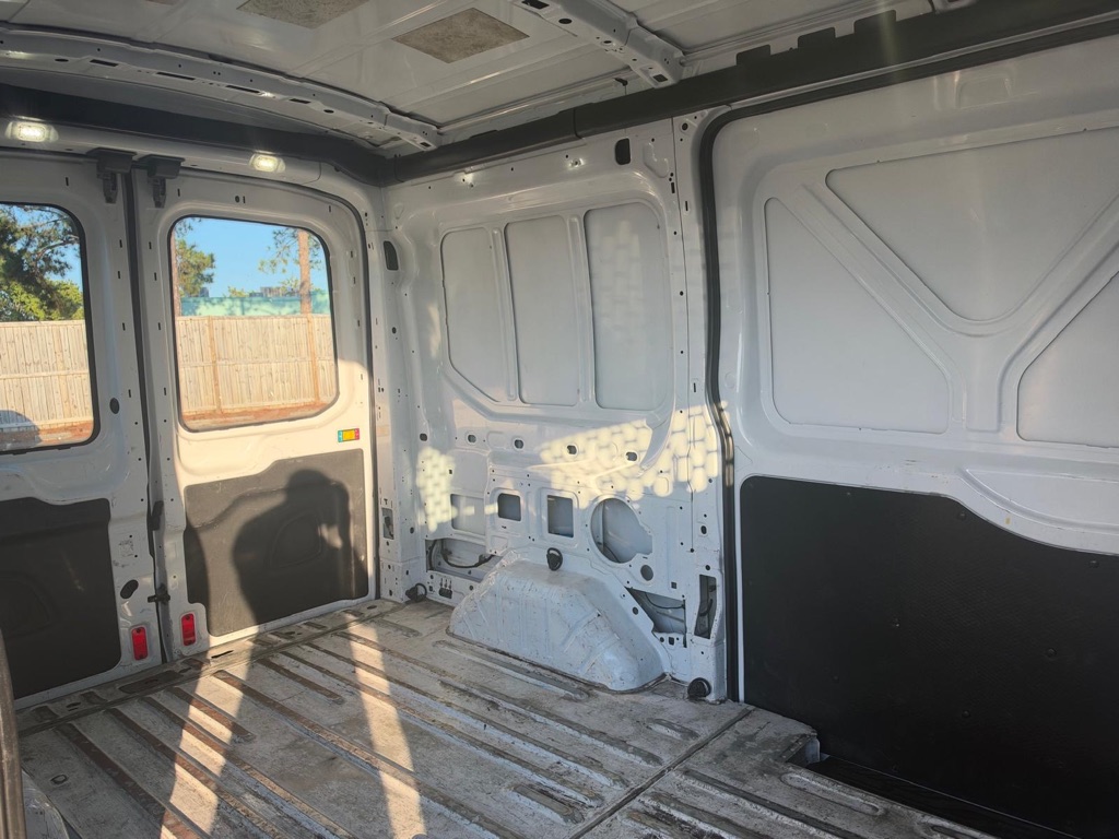 Photo 16 of this FORD TRANSIT