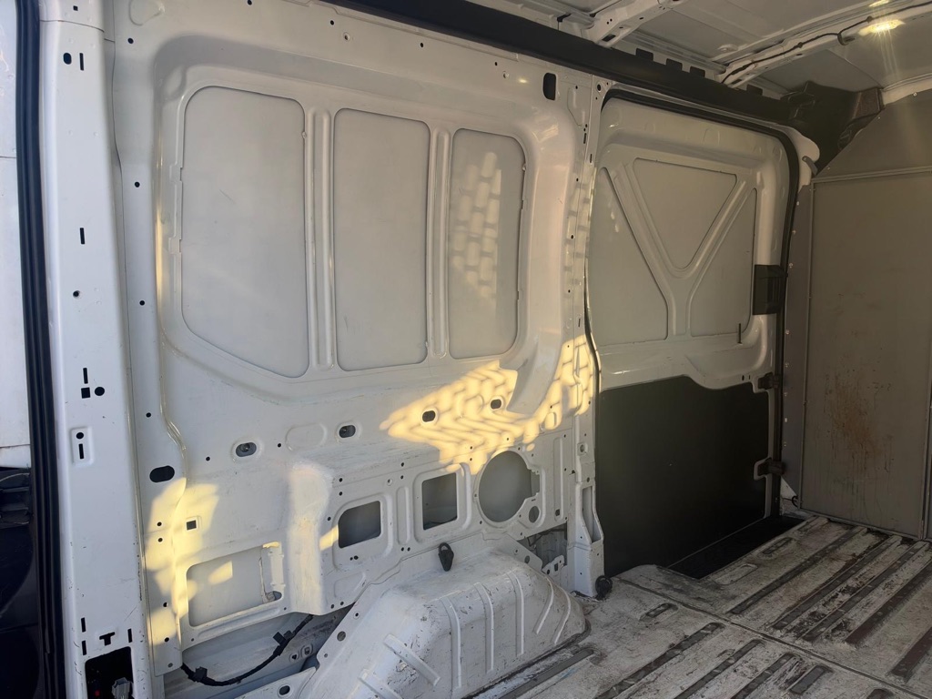 Photo 19 of this FORD TRANSIT